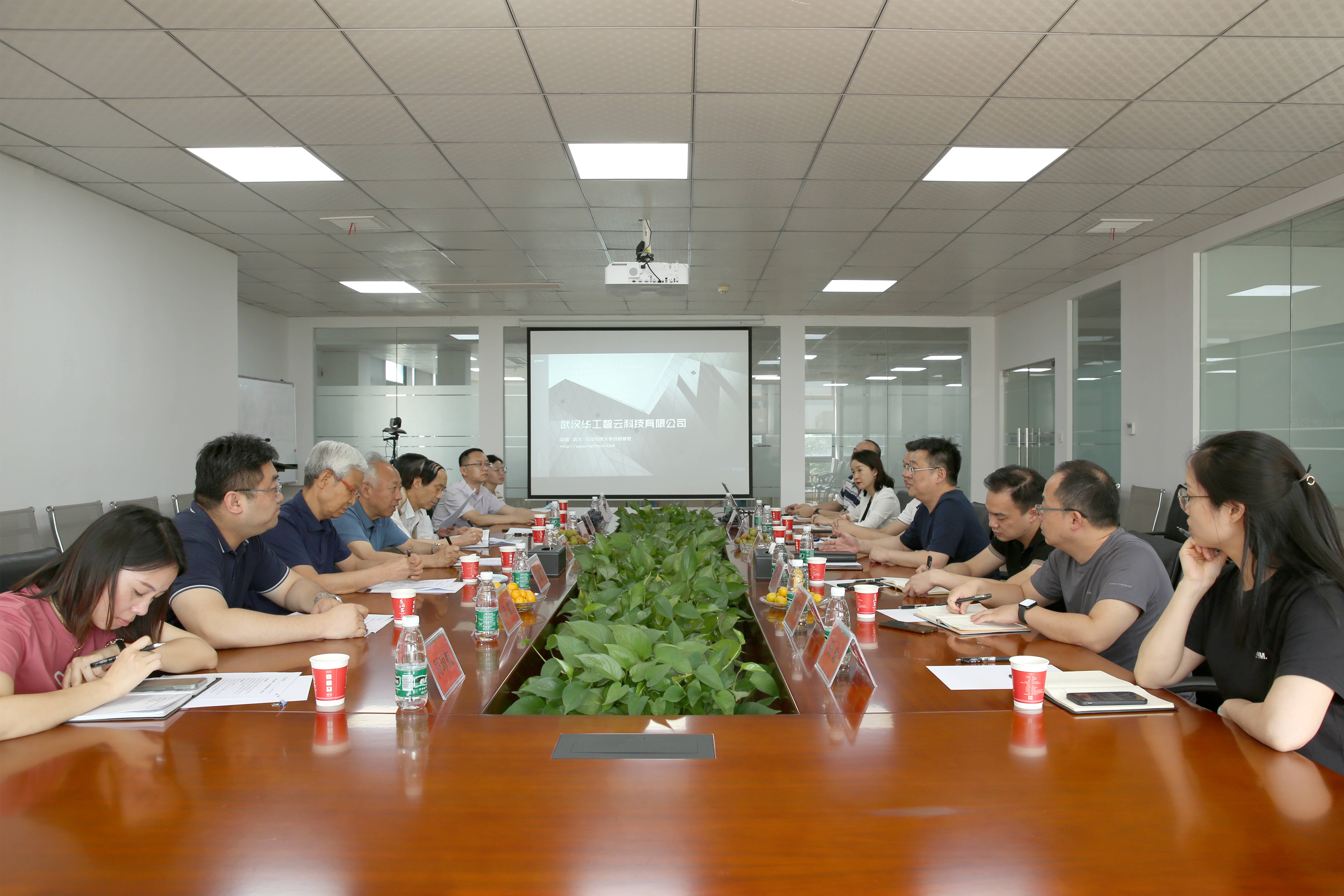 武汉市关工委领导一行莅临奥林匹斯之门 pp电子奥林匹斯之门参观考察指导工作 